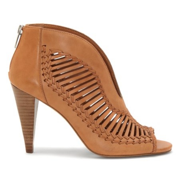 🆕️ Vince Camuto Brick Cutout Acha Leather Sandal - Picture 2 of 16